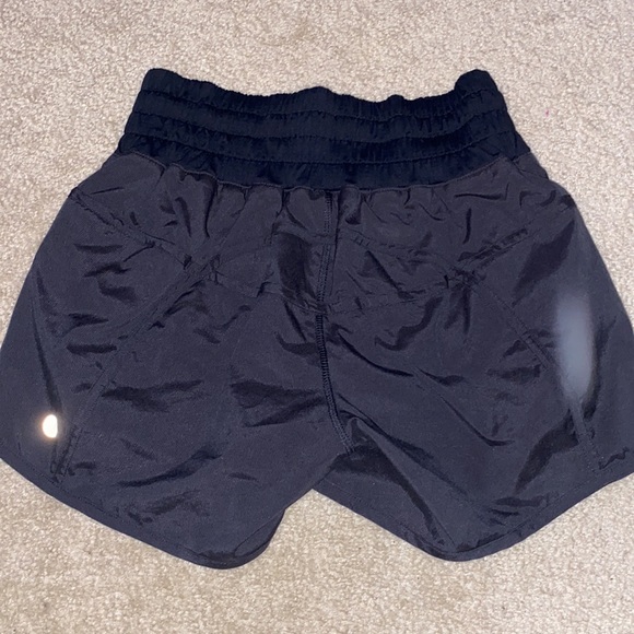 Lululemon track that high rise lined shorts navy blue size US 4 - Picture 2 of 3